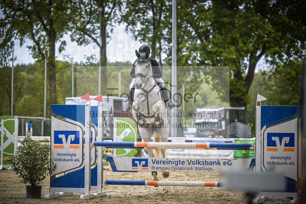 DOS_6192 | Entdecke hochwertige Reitturnierfotos von Foto Oger. Professionell, emotional und authentisch – jetzt Lieblingsmomente im Shop bestellen.Deutschlandweite Turnierfotografie. - Realisiert mit Pictrs.com