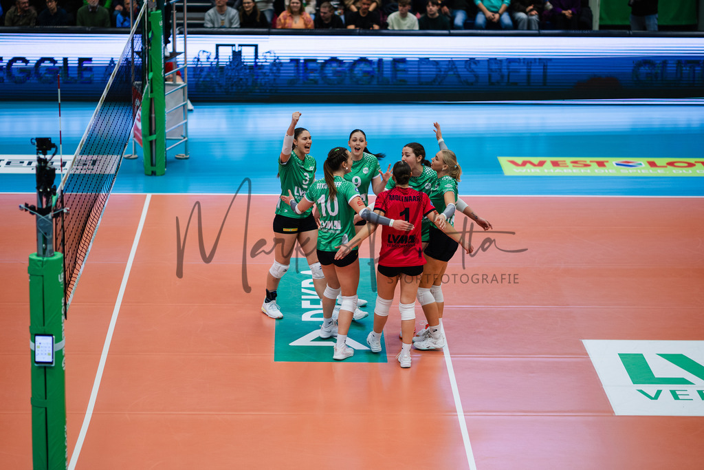 Volleyball, 1. Bundesliga Frauen, Hauptrunde, 8. Spieltag, Saison 2025/2026: USC Münster - Dresdner SC | 1. Bundesliga Frauen, Hauptrunde, 8. Spieltag, Saison 2025/2026, USC Münster empfängt Dresdner SC in der Sporthalle Berg Fidel in Münster. Foto: sportfotografie.ms | Markus Paletta - Realisiert mit Pictrs.com