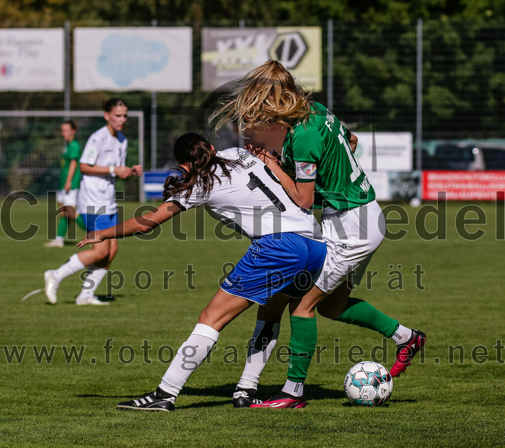 2023-09-16_054_FC_Forstern_gegen_VfL_Sindelfingen_Ladies_I | Forstern, Deutschland, 16.09.2023:
Fußball, B-Juniorinnen-Bundesliga Süd 2023 / 2024, 2. Spieltag, FC Forstern gegen VfL Sindelfingen Ladies I, Endergebnis: 4:1

Sena Killi (VfL Sindelfingen Ladies I, #18), Yanica Moritz (FC Forstern, #17)

Foto: Christian Riedel / fotografie-riedel.net