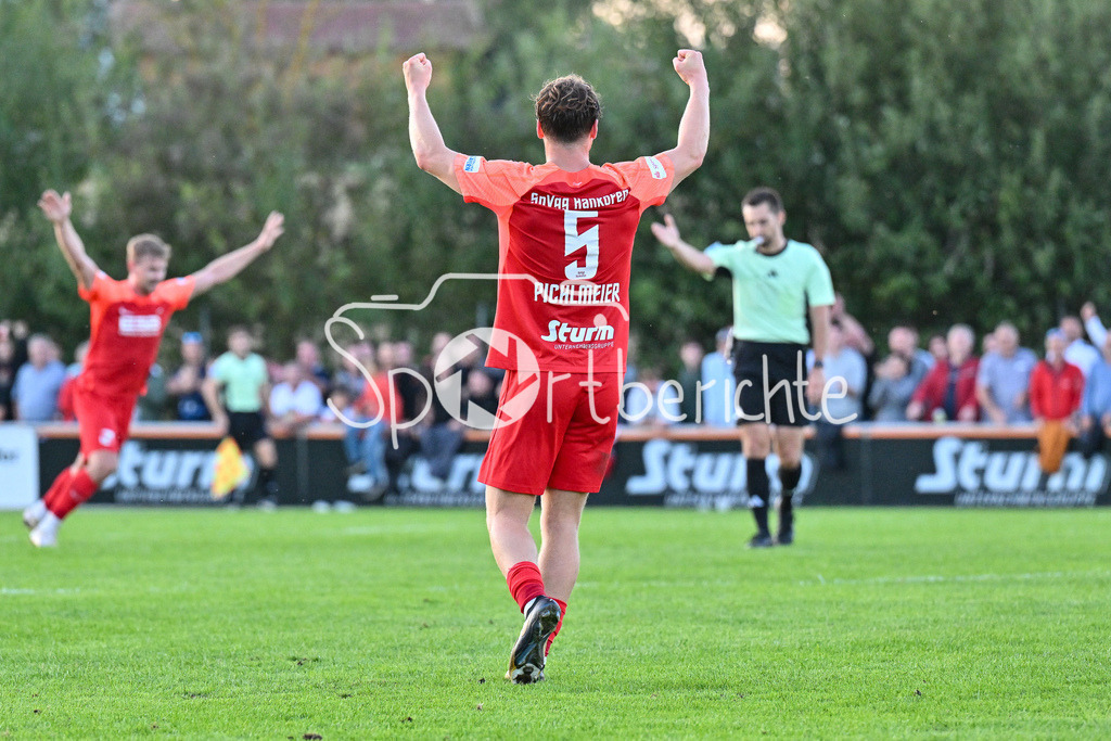 SpVgg Hankofen-Hailing - FC Bayern Amateure | Grenzenloser Jubel der Hausherren nach dem Heimsieg gegen den FC Bayern / Regionalliga Bayern: SpVgg Hankofen-Hailing - FC Bayern München II, Maierhofer-Bau Stadion am 20.09.2024