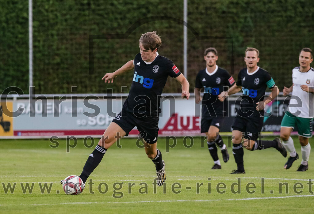 2023-08-18_014_FC_Schwaig_gegen_TSV_Kastl | Oberding, Deutschland, 18.08.2023:
Fußball, Landesliga Südost 2023 / 2024, 7. Spieltag, FC Schwaig gegen TSV Kastl, Endergebnis: 2:2

Michael Renner (TSV Kastl, #25)

Foto: Christian Riedel / fotografie-riedel.net