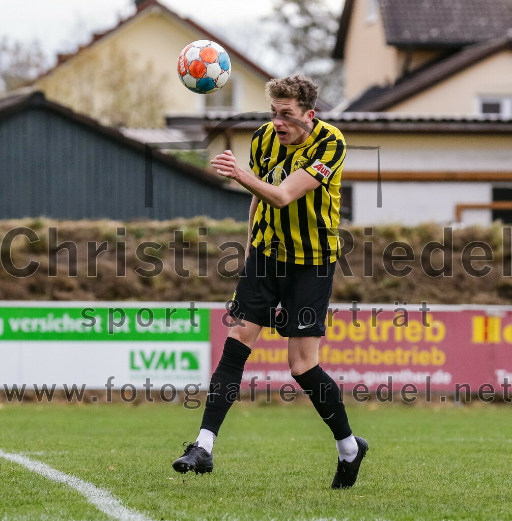2023-11-11_012_FC_Moosinning_gegen_TSV_Peterskirchen | Moosinning, Deutschland, 11.11.2023:
Fußball, Bezirksliga Oberbayern Ost 2023 / 2024, 17. Spieltag, FC Moosinning gegen TSV Peterskirchen, Endergebnis: 5:0

Florian Jakob (FC Moosinning, #10)

Foto: Christian Riedel / fotografie-riedel.net