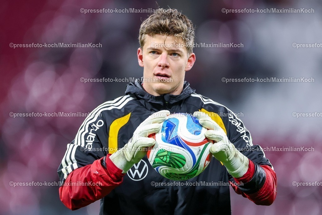 DFB17112501022 | 17.11.2025, Fußball, Länderspiel, WM-Qualifikation Europa, Deutschland - Slowakei, Red Bull Arena (Leipzig), 10. Spieltag, Saison 2025 2026: Torwart Finn Dahmen (GER #21)  Regulations prohibit any use of photographs as image sequences and or quasi-video.