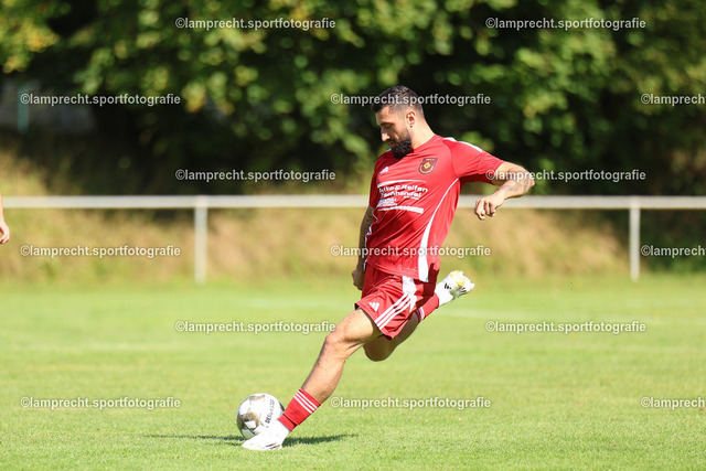 Fußball I Herren I Saison 2025-2026 I Verbandsliga Süd I 7. Spieltag I SV Schackendorf - SV Azadi Lübeck I 06.09.2025.035 | v.l. Marco Pajonk (9, SV Azadi Lübeck), Jannik Meyer (4, SV Schackendorf) - Realisiert mit Pictrs.com