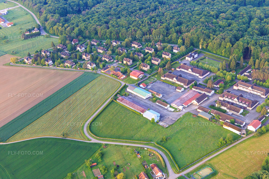 Aerial view: Camp Drachenbronn in Drachenbronn-Birlenbach in the state Bas-Rhin, France. – Photo: IMG_113967.jpg taken on 05/23/2019 by Werner Riehm/FLY-FOTO.com – Resolution of the original: 5472 x 3648 px