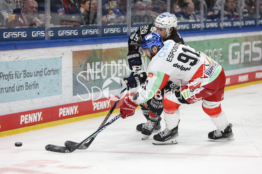 Eisbären Berlin - Augsburger Panther | im duell Luke ESPOSITO (AEV #91) und Zachary BOYCHUK (EBB #89) / Zeikampf