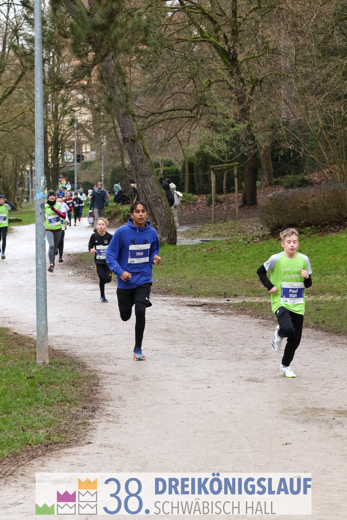 1700m Stadtwerke Jugendlauf | 3 Koenigslauf 2024 1700m Stadtwerke Jugendlauf - Realisiert mit Pictrs.com