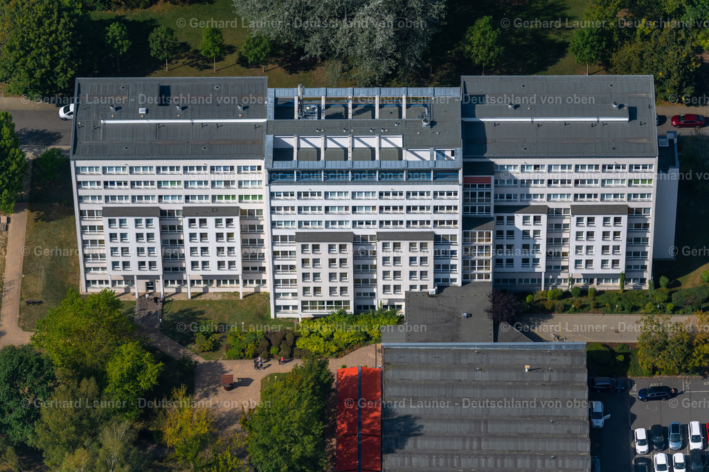 4041190 | LEIPZIG 15.09.2020 Gebäude des Seniorenzentrums " Dr. Margarete Blank " an der Oelsnitzer Straße im Ortsteil Thekla in Leipzig im Bundesland Sachsen, Deutschland. Weiterführende Informationen bei: AWO Senioren- und Sozialzentrum gemeinnützige GmbH Sachsen-West. // Building of the retirement center " Dr. Margarete Blank " in the district Thekla in Leipzig in the state Saxony, Germany. Further information at: AWO Senioren- und Sozialzentrum gemeinnuetzige GmbH Sachsen-West. Foto: Gerhard Launer