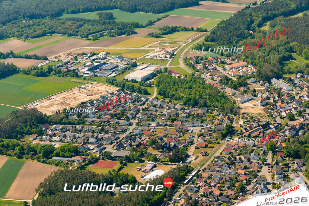 Das Luftbild zeigt : Eckersmühlen Roth - Die Luftaufnahme wurde 2024 vom UL-Flugzeug aus erstellt ( keine Drohne ) - Hochauflösende Luftaufnahme - Für grossformatige Ausdrucke geeignet. Die Geschenkidee !Mit Lizenz und Bildrechte bestellbar