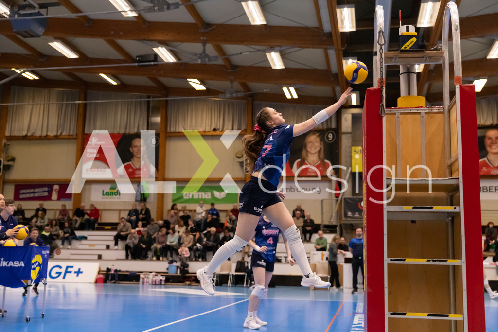 Volleyball I Frauen I Saison 2025-2026 I Volleyball NLA | Women I 1/2 Finals I  VC Kanti Schaffhausen - Sm'Aesch Pfeffingen I 18.03.2026 | 17 Noelle Schenker (CH) (Sm'Aesch Pfeffingen) – Außenangriff - Realisiert mit Pictrs.com