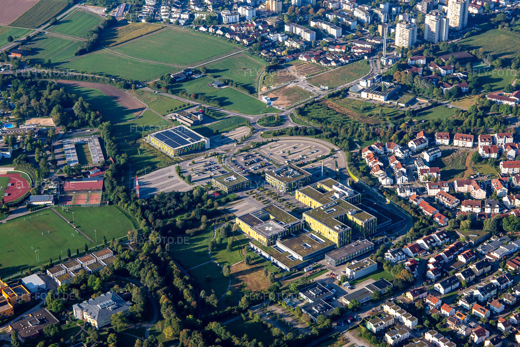 Luftbild: Rems-Murr-Kliniken und AWO Kinderhaus Zipfelbach in Winnenden im Bundesland Baden-Württemberg in Deutschland. – Foto: IMG_138548.jpg vom 16.09.2023 durch Werner Riehm/FLY-FOTO.de – Auflösung des Originals: 5472 x 3648 px – Rems-Murr-Kliniken - Ihre Kliniken für den Rems-Murr-Kreis – WWW.AWO-KINDERHAUSZIPFELBACH.DE