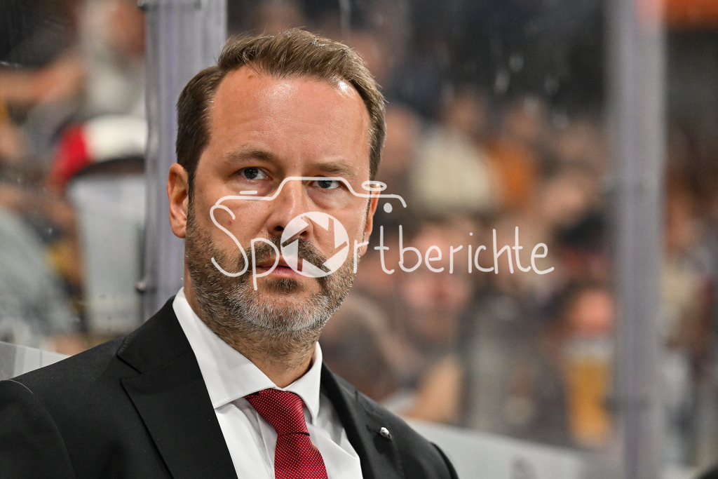 Nürnberg Ice Tigers - Augsburger Panther | im Bild Thomas DOLAK CO-Trainer Augsburger Panther / Einzelfoto / Freisteller / DEL: Nürnberg Ice Tigers - Augsburger Panther; PSD Bank Nürnberg ARENA am 12.09.2025