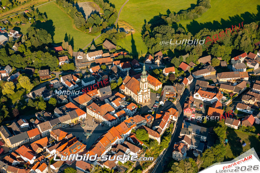 Das Luftbild zeigt :  Stadtsteinach - Die Luftaufnahme wurde 2024 vom UL-Flugzeug aus erstellt ( keine Drohne ) - Hochauflösende Luftaufnahme - Für grossformatige Ausdrucke geeignet. Die Geschenkidee !Mit Lizenz und Bildrechte bestellbar