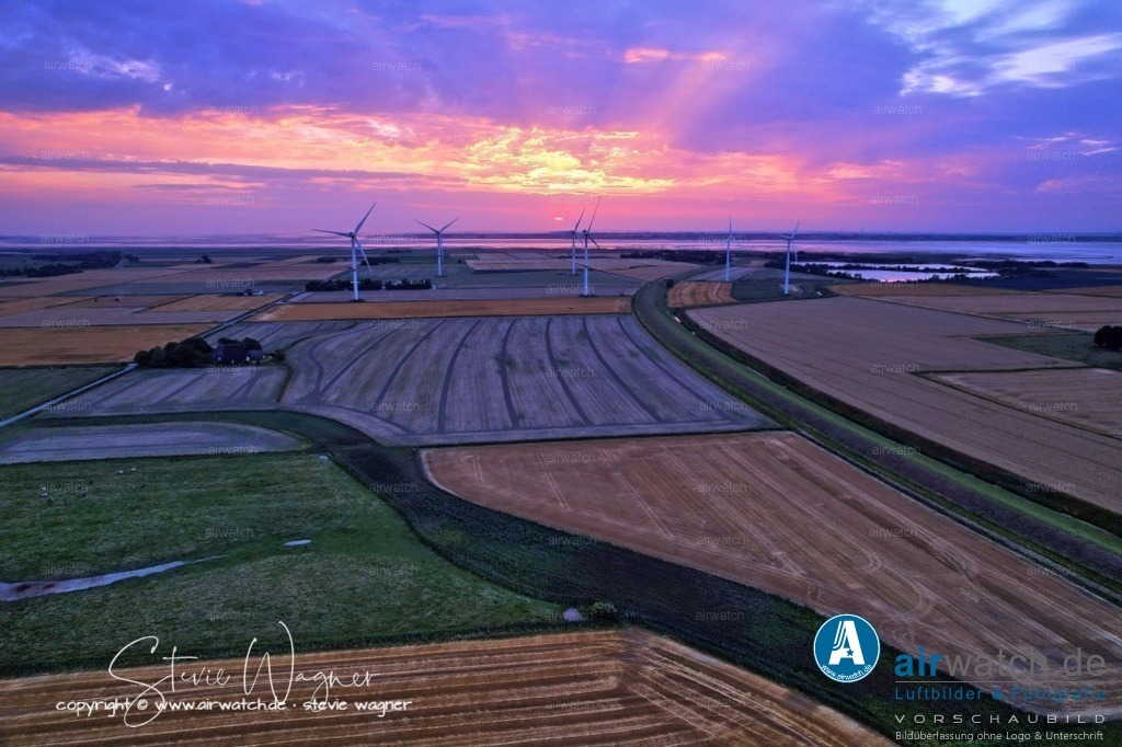 Windpark - Simonsberg | Entdecken Sie atemberaubende Luftbilder und Fotografien auf airwatch.de - Tauchen Sie ein in eine Welt voller faszinierender Aufnahmen aus der Vogelperspektive.