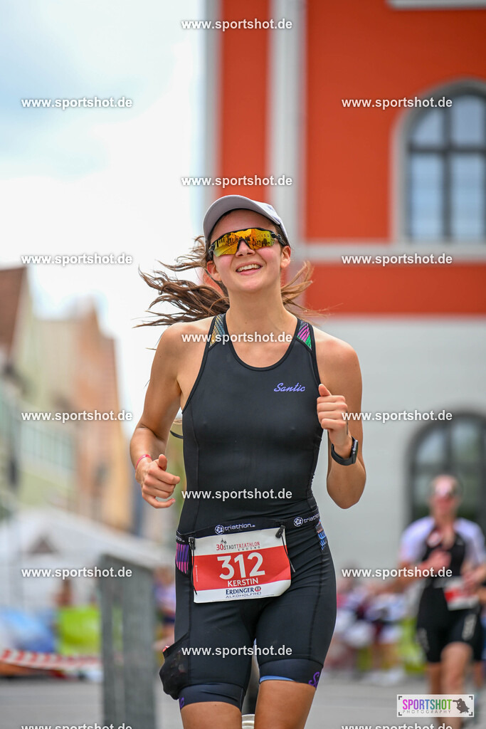 SZI_8153 | Stadttriathlon Erding 2025. #yourpictrs #sportshot_your_pictrs @Sportshotphotography #stadttriathlonerding Copyright: www.sportshot.de