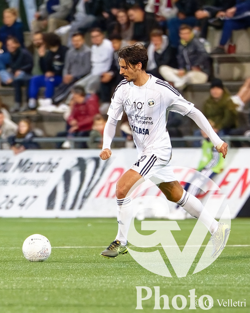 Challenge League - Etoile Carouge FC v FC Vaduz | Bruno Caslei (10 Etoile Carouge FC) in action during the Challenge League game between Etoile Carouge FC and FC Vaduz at Stade de la Fontenette in Carouge, Switzerland