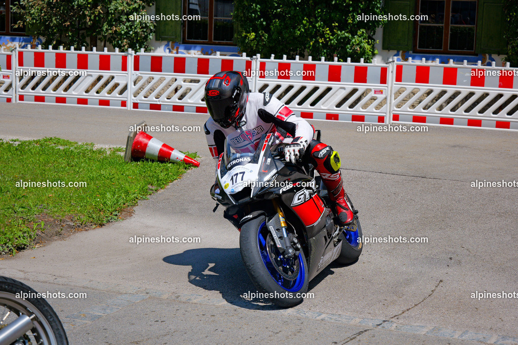 P1036867-2 | Erleben Sie atemberaubende, hochqualitative Fotos Ihrer Fahrt entlang der malerischen Alpenstraßen. Besuchen Sie alpineshots.com, um professionelle Aufnahmen Ihrer unvergesslichen Reise zu finden und zu kaufen - Realisiert mit Pictrs.com