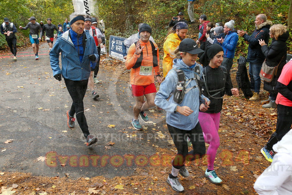 251026_1002_EX1_9718 | Sportfotografie im Rhein-Sieg Kreis, Köln, Bonn, NRW, Rheinland Pfalz, Hessen, etc. Unser Tätigkeitsfeld umfasst den Laufsport vom Volkslauf über den Marathon, Duathlon, Triathon bis zum Ultralauf wie Kölnpfad Ultra oder Schindertrail.