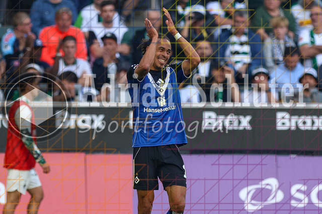 Borussia Mönchengladbach vs Hamburger SV - Bundesliga  | Mönchengladbach, Deutschland, 24.08.25:   Yussuf Poulsen (Hamburger SV) gestikuliert, Gestik waehrend des Spiels der Bundesliga zwischen Borussia Mönchengladbach vs Hamburger SV im Stadion im Borussia Park(Foto von Brauer-Fotoagentur / Adrian Schlueter)