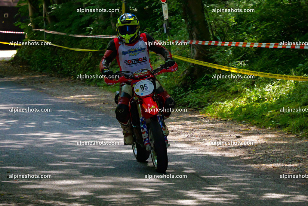 P1036762 | Erleben Sie atemberaubende, hochqualitative Fotos Ihrer Fahrt entlang der malerischen Alpenstraßen. Besuchen Sie alpineshots.com, um professionelle Aufnahmen Ihrer unvergesslichen Reise zu finden und zu kaufen - Realisiert mit Pictrs.com