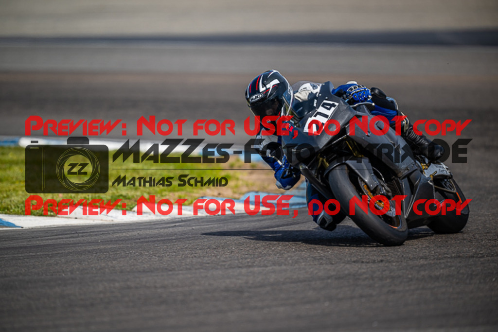 MaZZes_FotoMatrix_230410_8137 | ROT