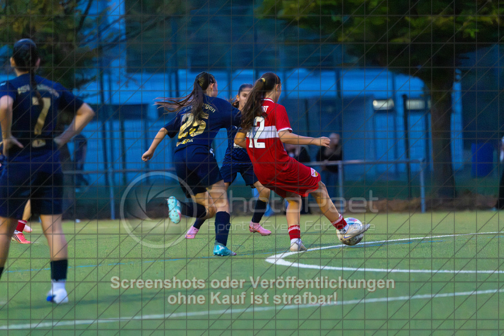 20261007_185602_0018_(c)_by_PhotoPeet | #,ASV Spartania Eislingen (blau) vs. VFB Stuttgart (rot), Fußball, Verbandspokal der B-Juniorinnen,  Saison 2026/2027, Kunstrasenplatz, Öschhalle, 73054 Eislingen, 07.10.2026 - 18:30 Uhr,Foto: PhotoPeet / Sport- &amp; Eventfotografie / Peter Harich