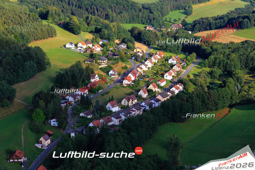Die Luftaufnahme der Stadt Weissenbrunn wurde vom UL-Flugzeug heraus erstellt ( keine Drohne )- hohe Auflösung für beste Qualität