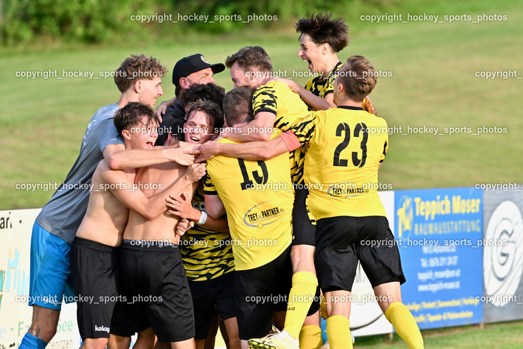 FC Faakersee vs. Rapid Lienz  | Jubel FC Faakersee Mannschaft, FC Faakersee vs. Rapid Lienz , FC Faakersee vs. Rapid Lienz  am 04.08.2024 in Faakersee (Sportplatz Faakersee), Austria, (Photo by Bernd Stefan)