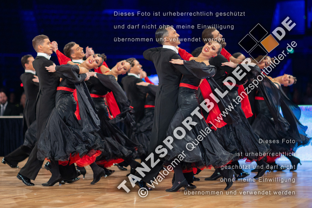 20251206-02948 | Hier finden Sie Tanz Bilder vom Latein und Standard Formationen tanzen. Sportbilder vom Tanzsport. Schöne Fotos und von Weltmeisterschaft, Europameisterschaft, Bundesliga, Regionalliga, Oberliga und Landesliga sowie von GOC Stuttgart, DanceComp, WM Bremen
