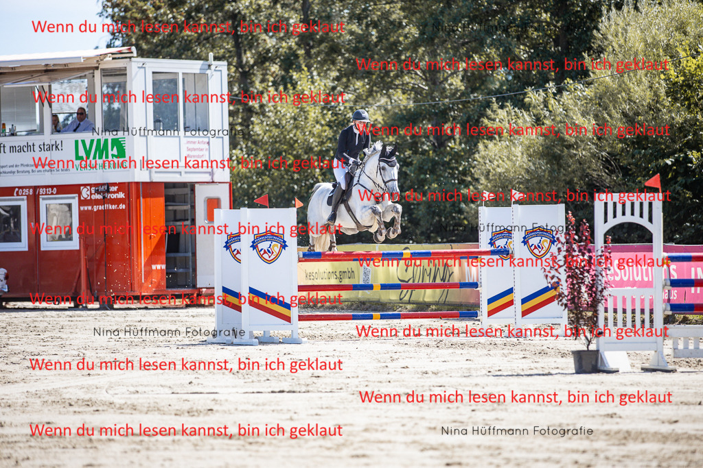 BK1A6831 | Turnierbilder Turnierfotos Nina Hüffmann Turnierfotografie Pferdefotografie Tierzeichnung Haustierzeichnung Pferdezeichnung Hundezeichnung Videograf  - Realisiert mit Pictrs.com