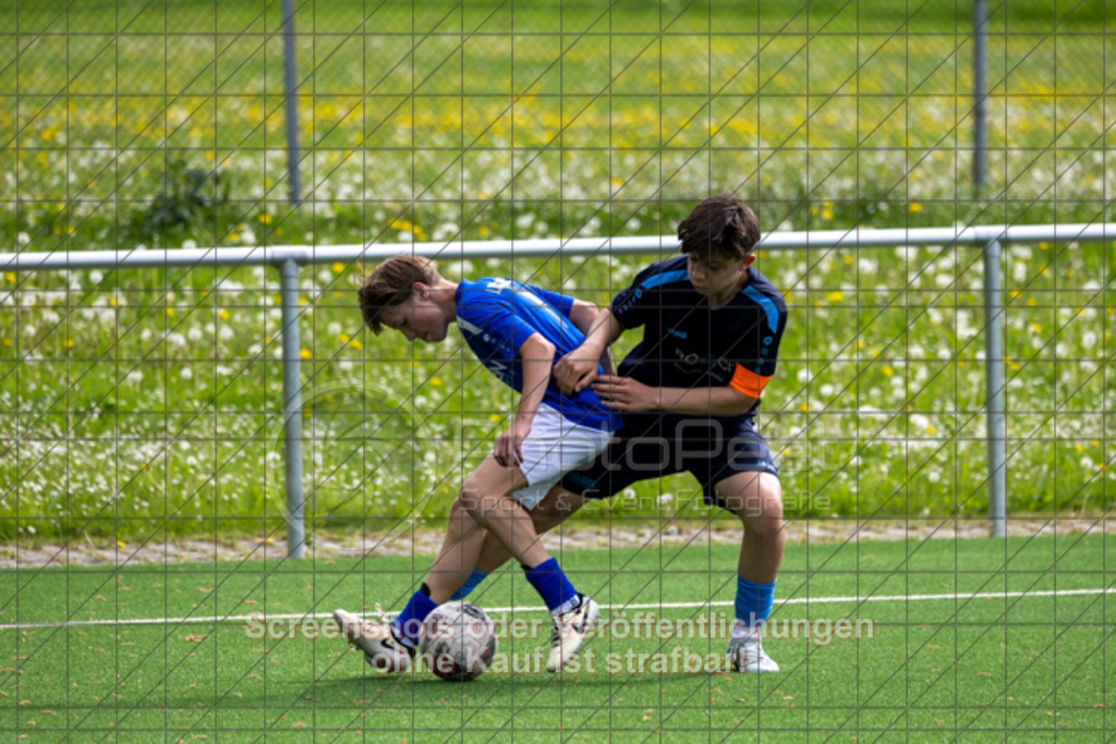 20250503_163401_1054 | #, 1.FC Eislingen (hellblau) vs. SGM TSG Zell-Hattenhofen-Holzmaden (dunkelblau), Jugend-Fussball, C-Junioren Landesstaffel Mitte, 18. Spieltag, Saison 20242025, Kunstrasenplatz, Haldenstraße 45, 73054 Eislingen, 03.05.2025 - 1500 Uhr,Foto: PhotoPeet-Sportfotografie/Peter Harich