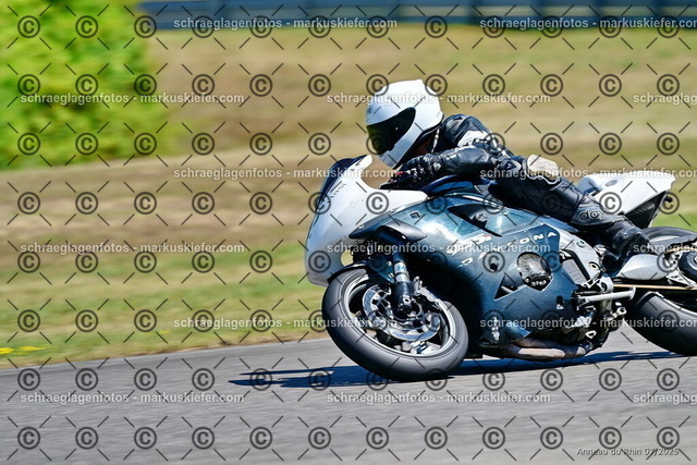 25bc03-1733 | markuskiefer.com - Realisiert mit Pictrs.com