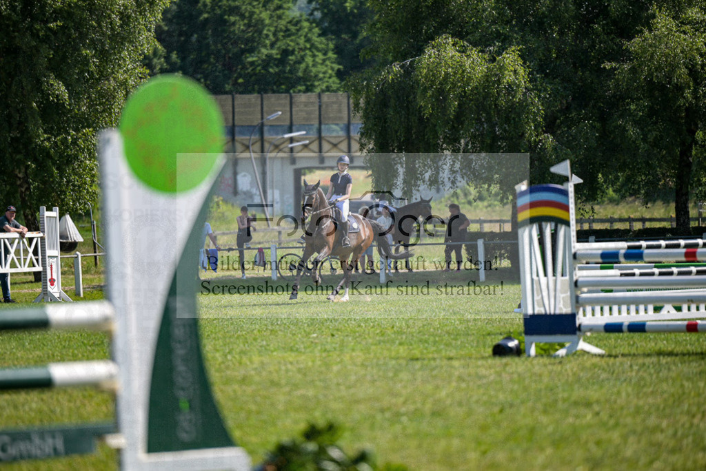 Reitturnier Voxtrup | Entdecke hochwertige Reitturnierfotos von Foto Oger. Professionell, emotional und authentisch – jetzt Lieblingsmomente im Shop bestellen.Deutschlandweite Turnierfotografie. - Realisiert mit Pictrs.com