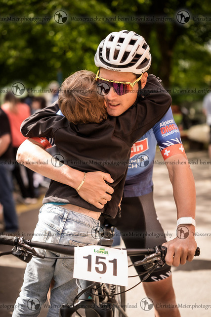 Eierlesen 2026 | Sie wurden bei einem Event oder Sportanlass fotografiert? Hier finden sie ihre Bilder! - Realisiert mit Pictrs.com