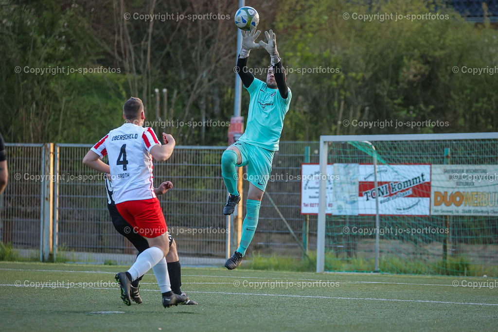 BQ3I3067 | 02.05.2023; Kreisliga C2 Dillenburg; Kunstrasenplatz Oberscheld; SV Oberscheld II - SG Ambach II; Ergebnis 3:4 (0:2)