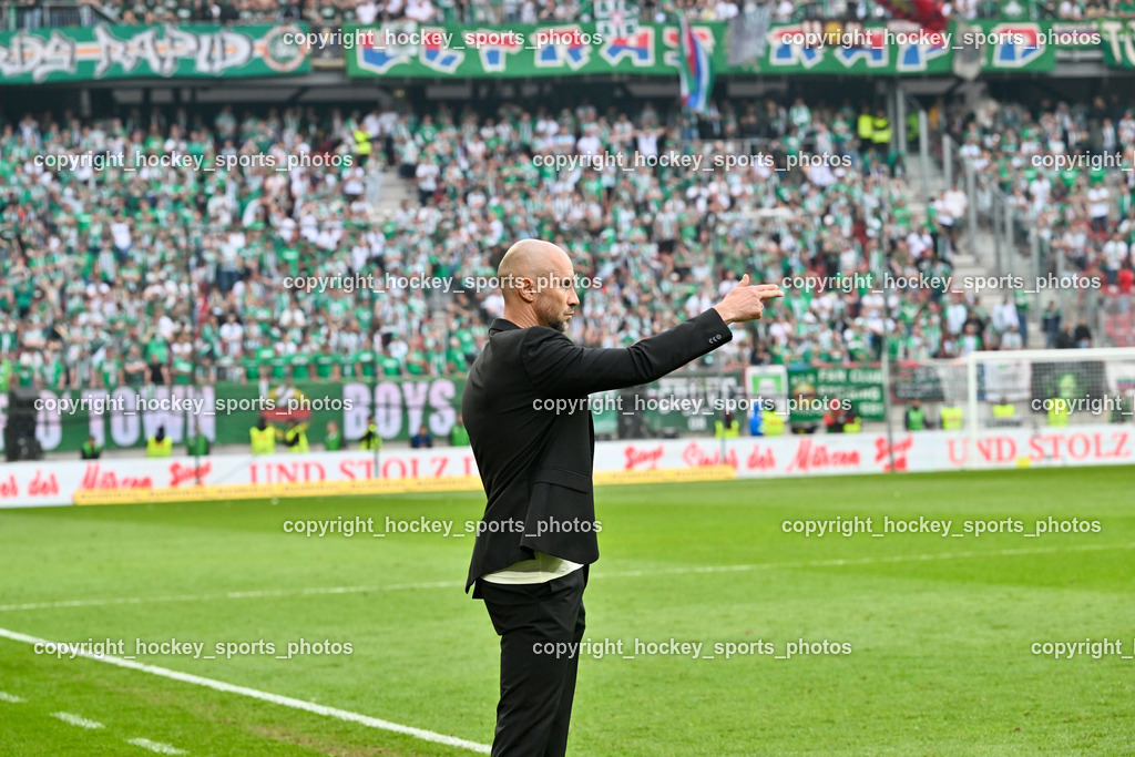 SK Puntigamer Sturm vs. SK Rapid Wien Siegerehrung, Impressionen | Headcoach SK Sturm Graz Christian Ilzer, SK Puntigamer Sturm vs. SK Rapid Wien Siegerehrung, Impressionen, SK Puntigamer Sturm vs. SK Rapid Wien Siegerehrung, Impressionen am 01.05.2024 in Klagenfurt (Wörthersee Stadion ), Austria, (Photo by Bernd Stefan)