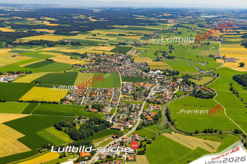 Das Luftbild der Stadt Aham wurde 2022 vom Flugzeug heraus erstellt (keine Drohnen-Aufnahmen) Aufnahmehöhe ca.450 Meter- hohe Bildauflösung und Druck-Qualität. Garantiert!