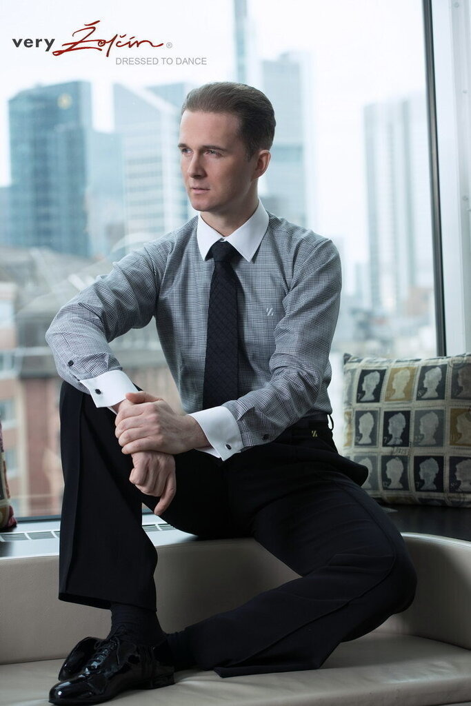 Arkadius_Fashion_041 | Mein Name ist Arkadius. Ich fotografiere Ihre Hochzeit in Frankfurt und im Umkreis von 200 km. Als Fotograf bin ich noch bekannt im Bereich Business- und Modefotografie.