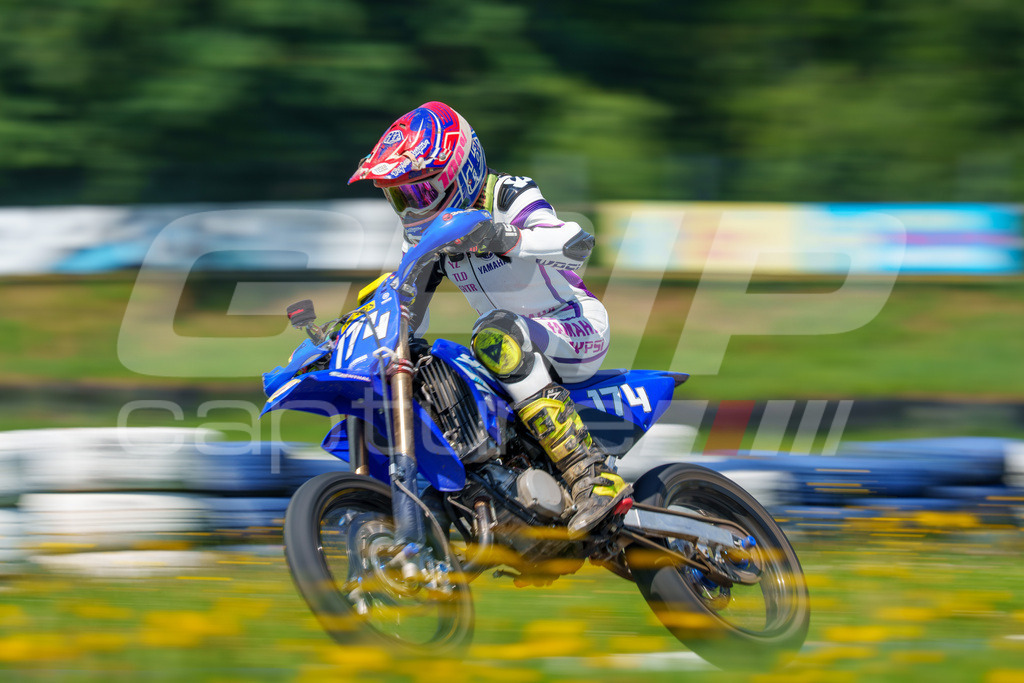 G-Cup + Supermoto Staatsmeisterschaft + Hungarian Supermoto Championship | GRIPcapture steht für authentische Sportfotografie in Österreich – für Momente, die mehr sind als Geschwindigkeit oder Ergebnis. Es geht um Emotion, Spannung, Fokus und den Augenblick, der oft nur einen Wimpernschlag dauert.Ob Motorsport, Teamsport oder 
