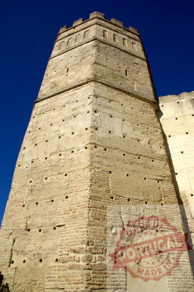 Torre del Oro landmark ancient architecture in Seville, Spain. Espana - Cadiz | Torre del Oro, a historic military watchtower, against a clear blue sky - Realisiert mit Pictrs.com