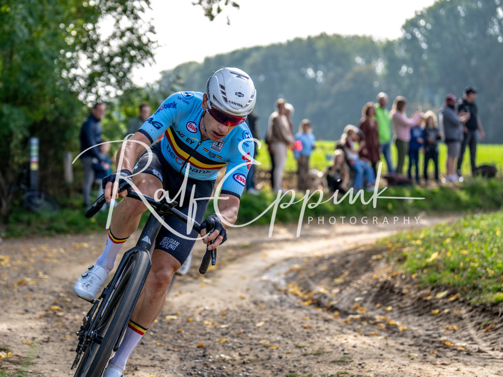 20251012_DSC02124 | Sportfotografie, Eventfotografie, Porträtfotografie, Radsport Fotograf, Triathlon Fotograf, Düsseldorf Fotograf, Köln Fotograf, Actionfotografie, Teamfotografie, Peoplefotografie, Business Portraits, Veranstaltungsfotografie, Reportagefotografie - Realisiert mit Pictrs.com