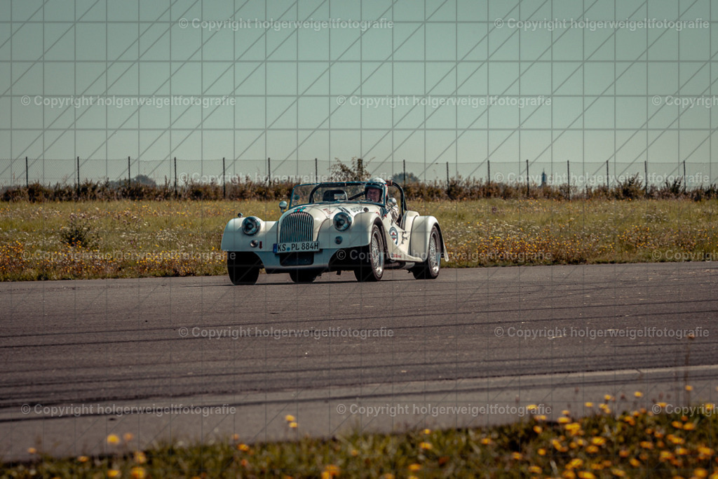 Morgan | Foto vom 3. Classic Motor Weekend 18. - 20. August 2023 auf dem Flugplatz in Obermehler - Realisiert mit Pictrs.com