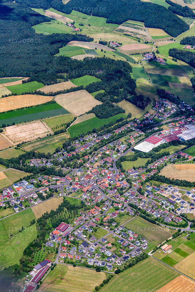Ortsansicht von Südwesten | Luftbild: Ortsansicht von Südwesten im Ortsteil Lütter in Eichenzell im Bundesland Hessen in Deutschland. Foto: IMG_141989.jpg vom 07.07.2024 durch ©2025 Werner Riehm fly-foto.de/copyright - Realisiert mit Pictrs.com