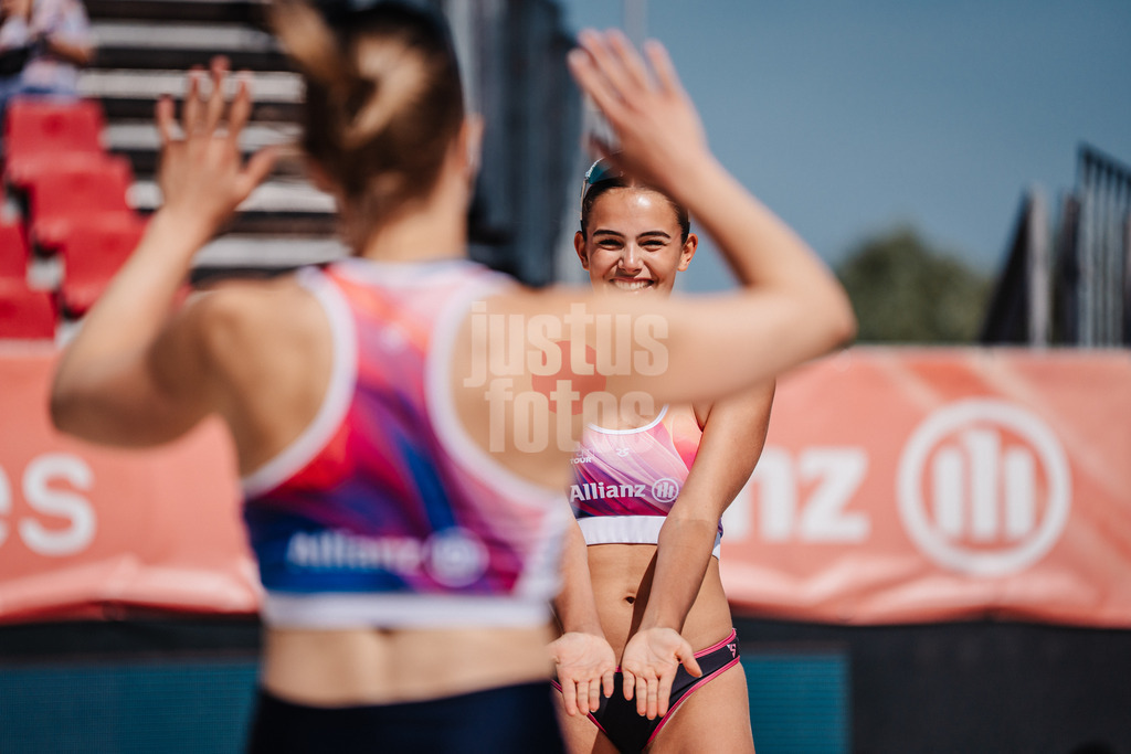 Beachvolleyball | Frauen | Allianz German Beach Tour 2025 | Tourstop Bremen | 13.06.2025 | v.l. Nina Interwies und Rika Dieckmann