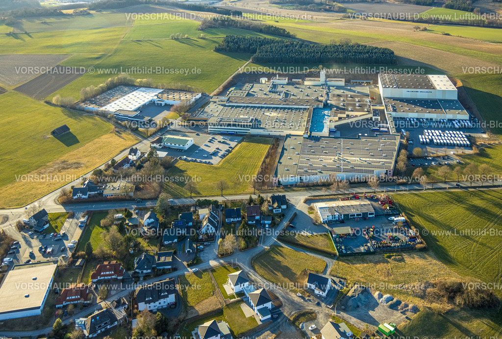 Sundern250309898Stockum_TillmannWellpappe | Luftbild, Ortszentrum Stockum, Tillmann Wellpappe-Verpackungen Werksgelände, Gewerbegebiet, Stockum, Sundern, Sauerland, Nordrhein-Westfalen, Deutschland