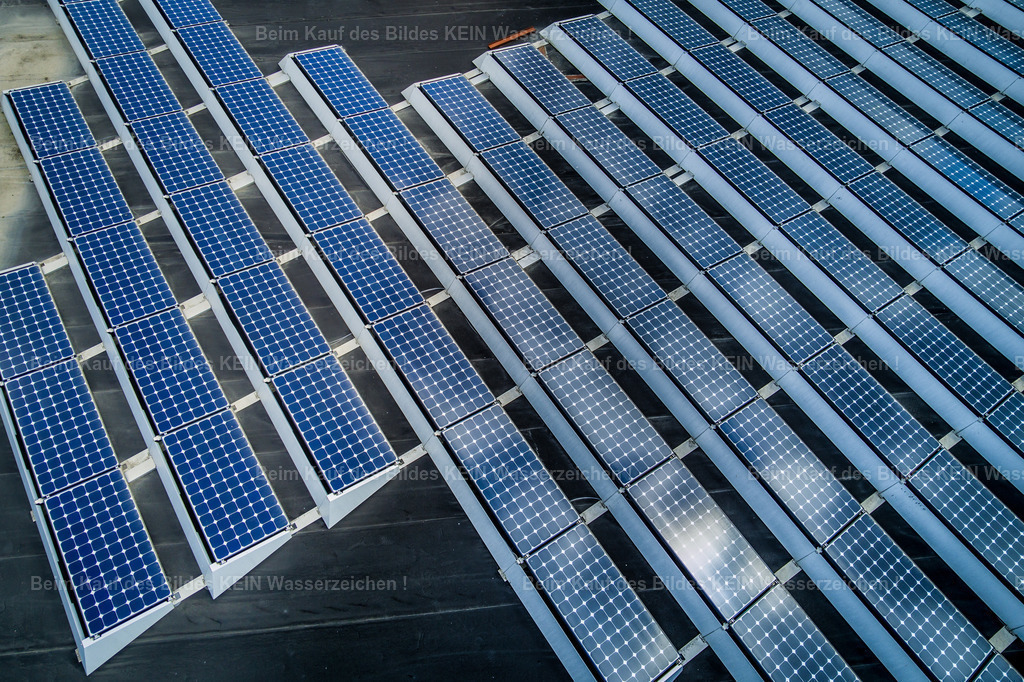 Naturstein Magna-0100 | Solaranlage auf Dach - Realisiert mit Pictrs.com