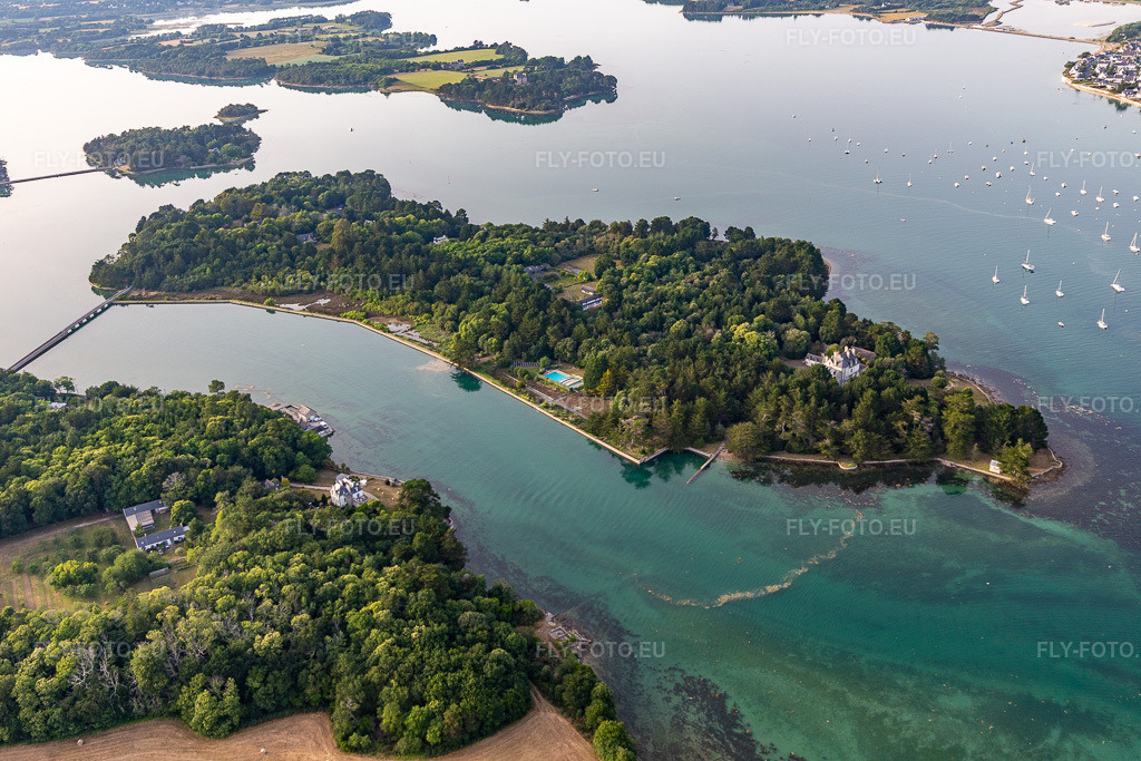 Vue aérienne: Île Garo à Loctudy dans le département Finistère, France. Photo: IMG_132510.jpg prise le 17/06/2022 par Werner Riehm/FLY-FOTO.eu – Résolution de l'original: 5472 x 3648 px