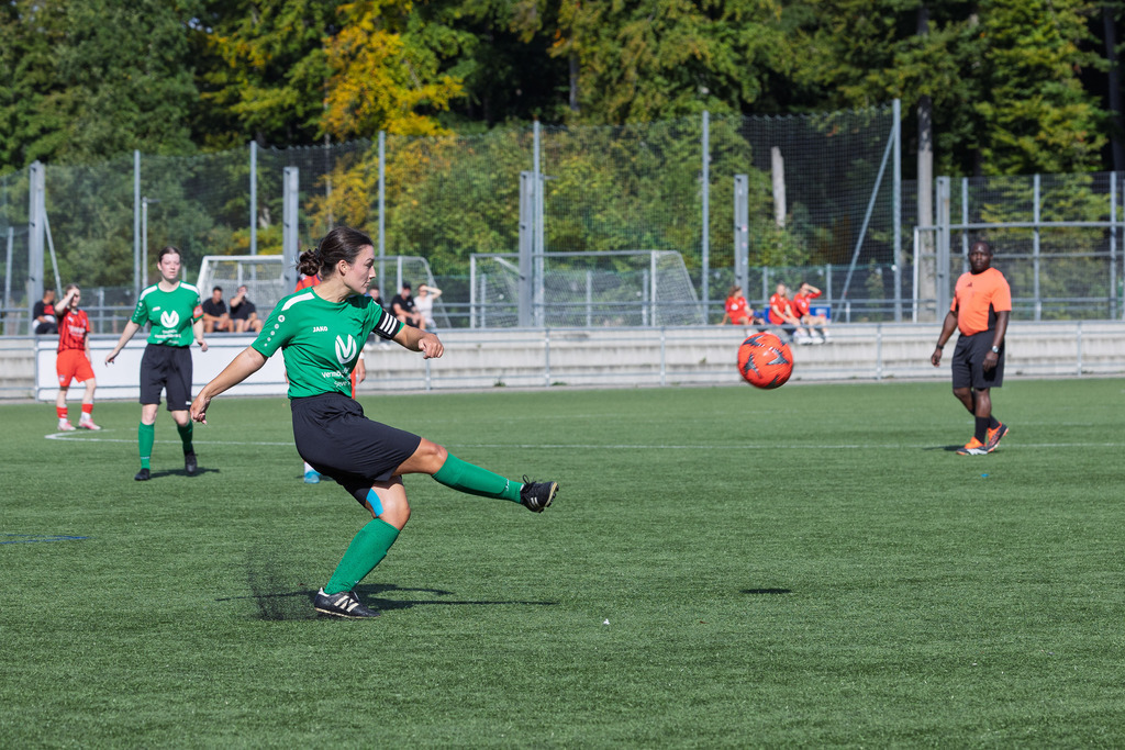 FCHSTE_250921_0662 | 1.FC Heidenheim 1846 II vs. TV Steinheim, Fußball, Frauen, Bezirksliga, 2025/2026, 2.Spieltag, 21.09.2025 in Heidenheim, Kunstrasen b. Voith-Arena West(Foto: Michael Bulling) - Realisiert mit Pictrs.com