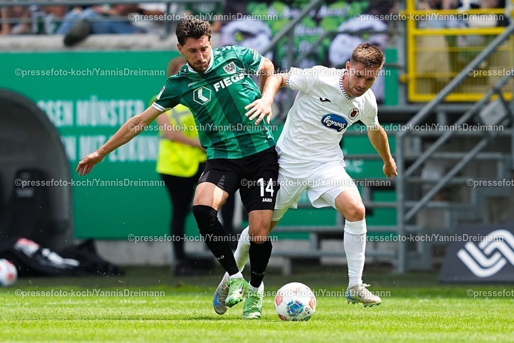 xYDR26072501012 | 26.07.2025, xydrx, Fußball, SC Preußen Münster - Viktoria Köln, Testspiel, LVM-Preußenstadion: Haralambos Makridis (SC Preußen Münster #14) im Zweikampf gegen Marco Pledl (Viktoria Köln #17)