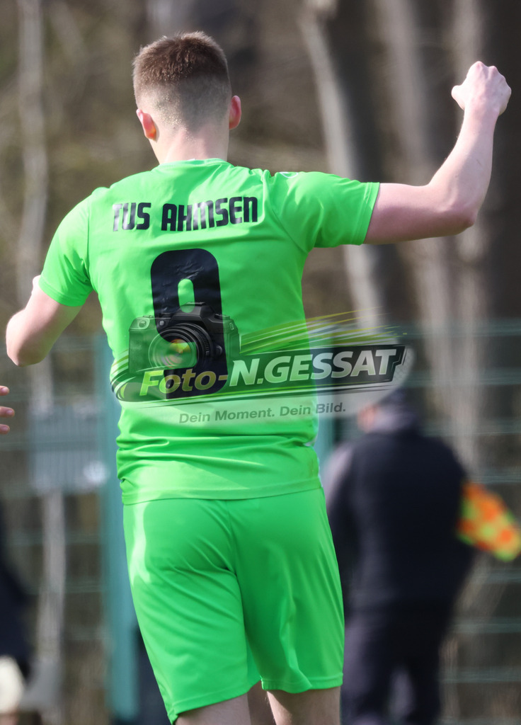 SC Bünde - TuS Ahmsen | Auf dem Bild zu sehen: grün TuS Ahmsen: Niclas LehbrinkSC Bünde, TuS Ahmsen, Saison 25/26, Bezirksliga, Deutschland - Realisiert mit Pictrs.com